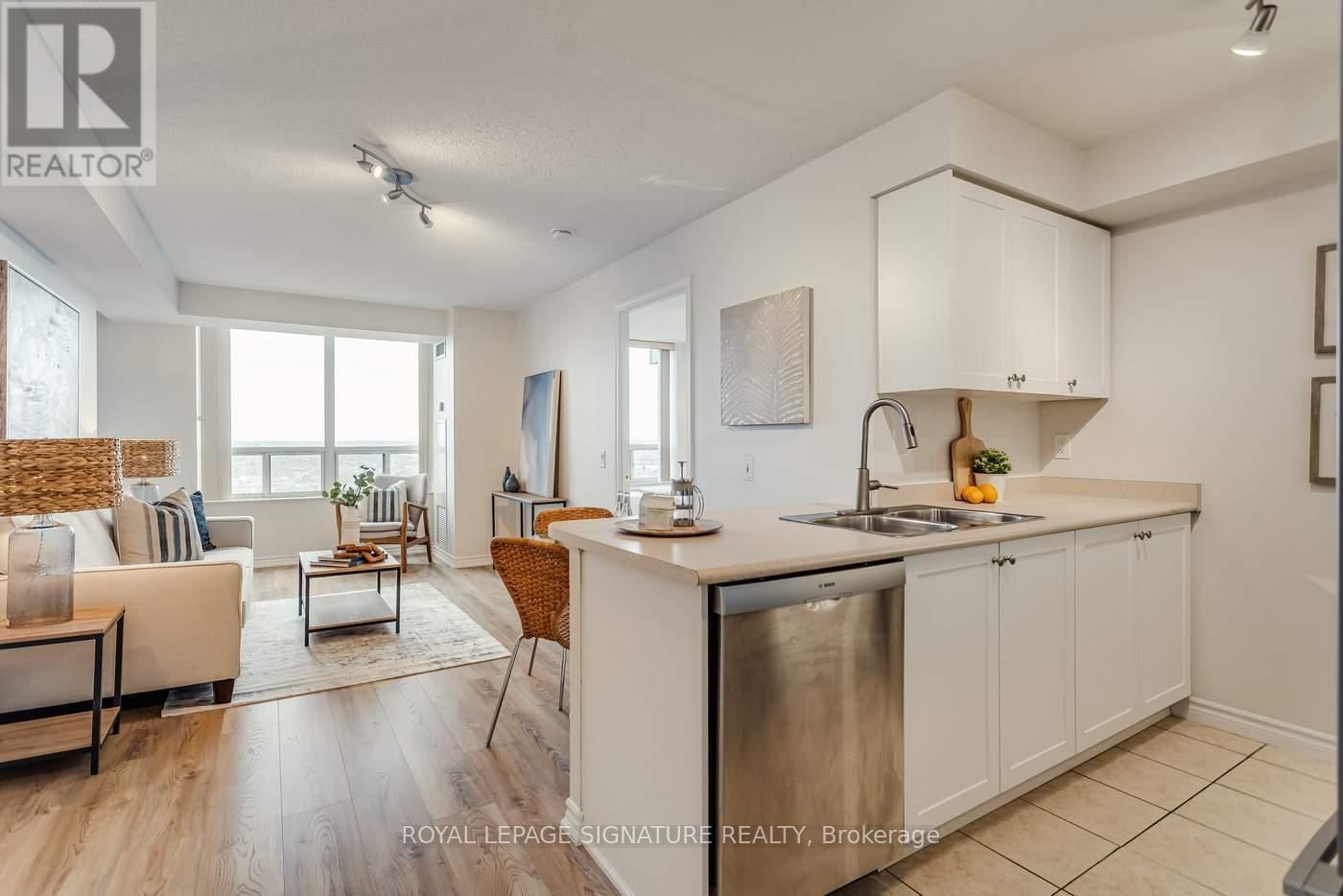 1707 - 55 STRATHAVEN DRIVE Image 8