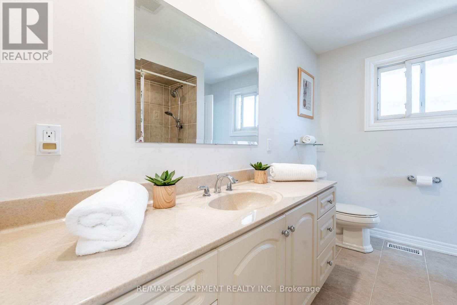 648 THORNWOOD AVENUE Image 13