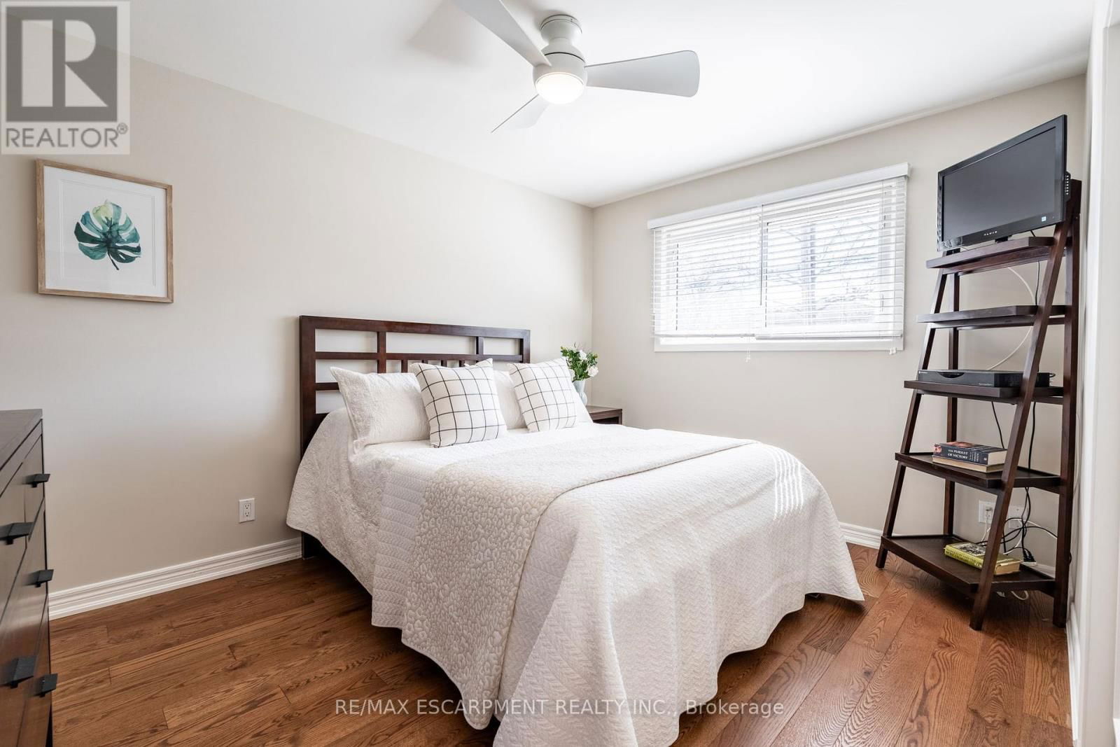 648 THORNWOOD AVENUE Image 23