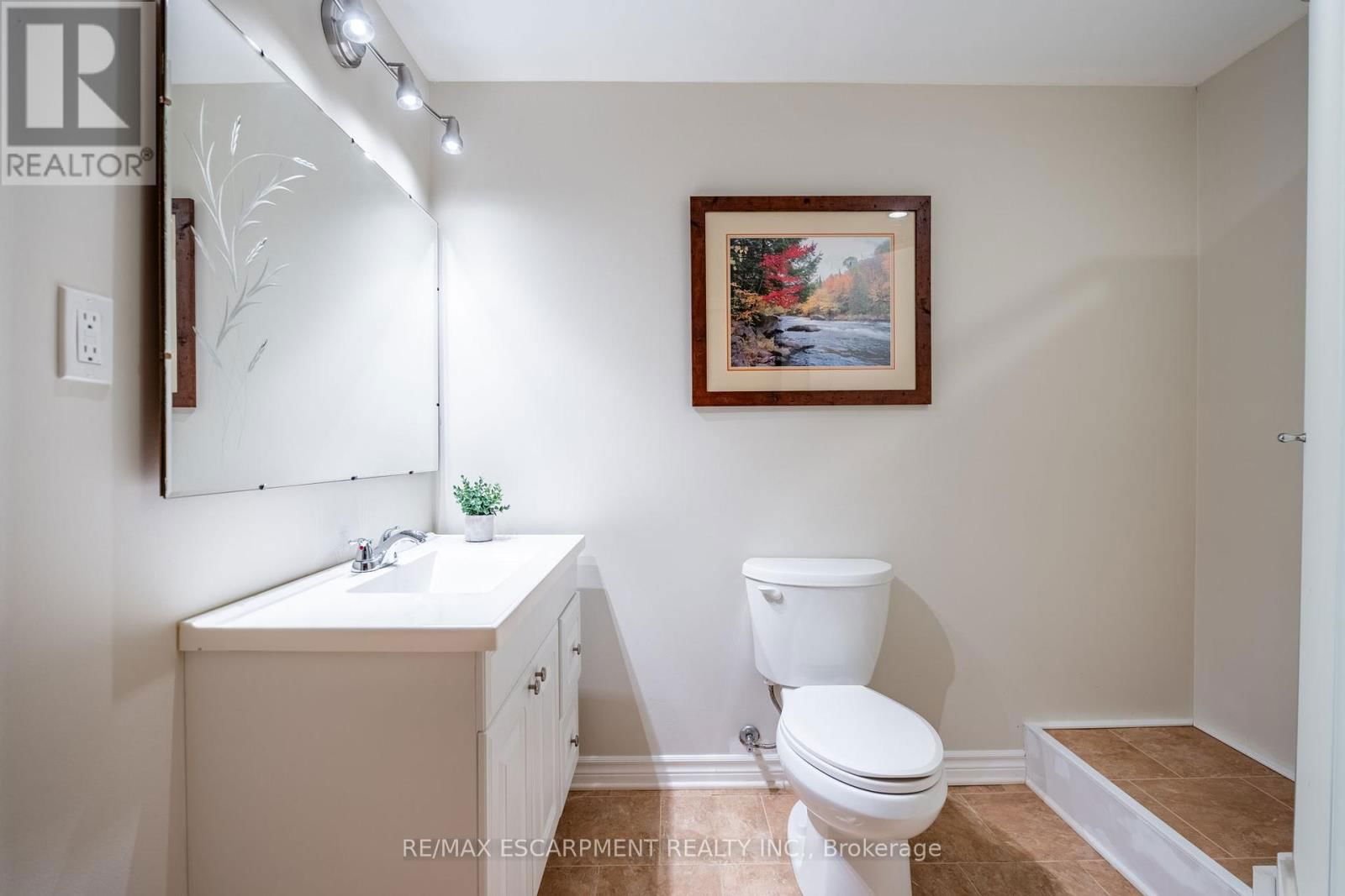 648 THORNWOOD AVENUE Image 32