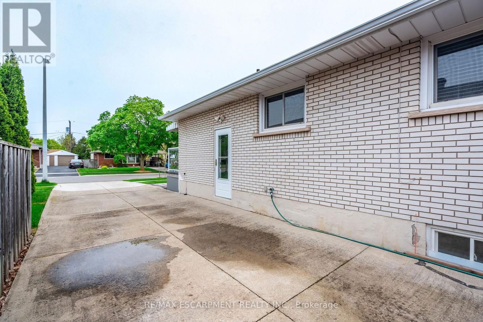 648 THORNWOOD AVENUE Image 33