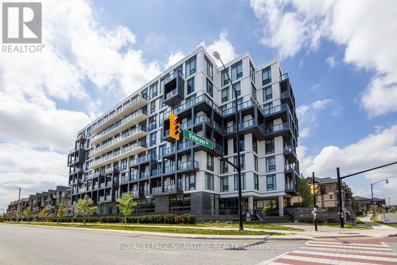 703 - 180 VETERANS DRIVE Image 1
