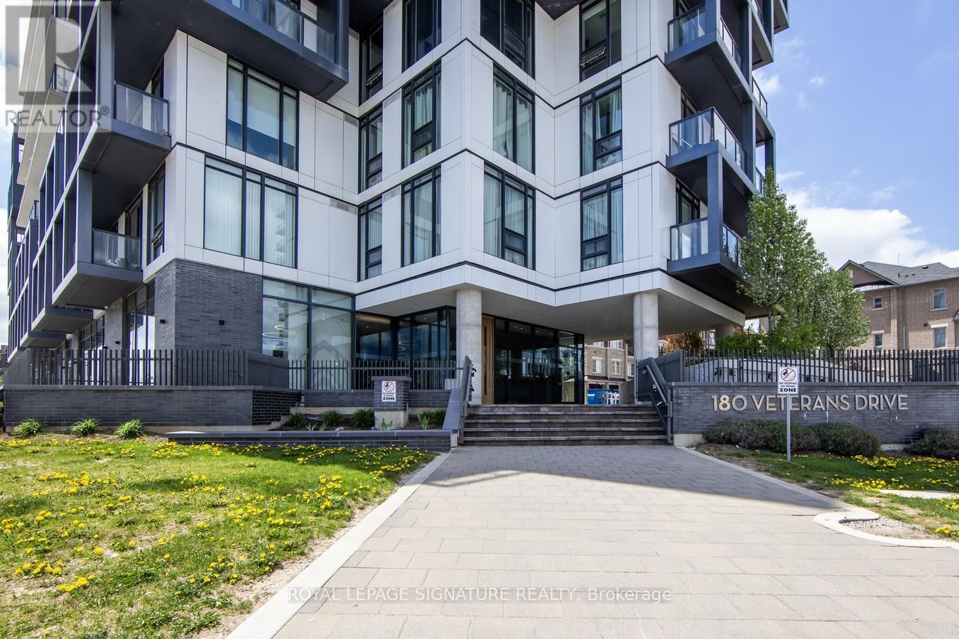 703 - 180 VETERANS DRIVE Image 3