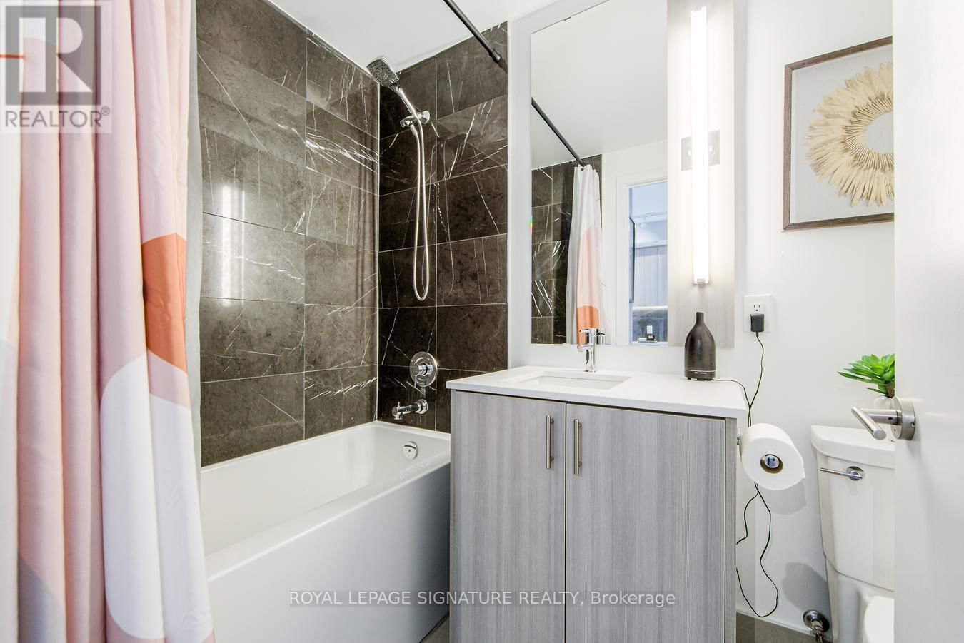 703 - 180 VETERANS DRIVE Image 35
