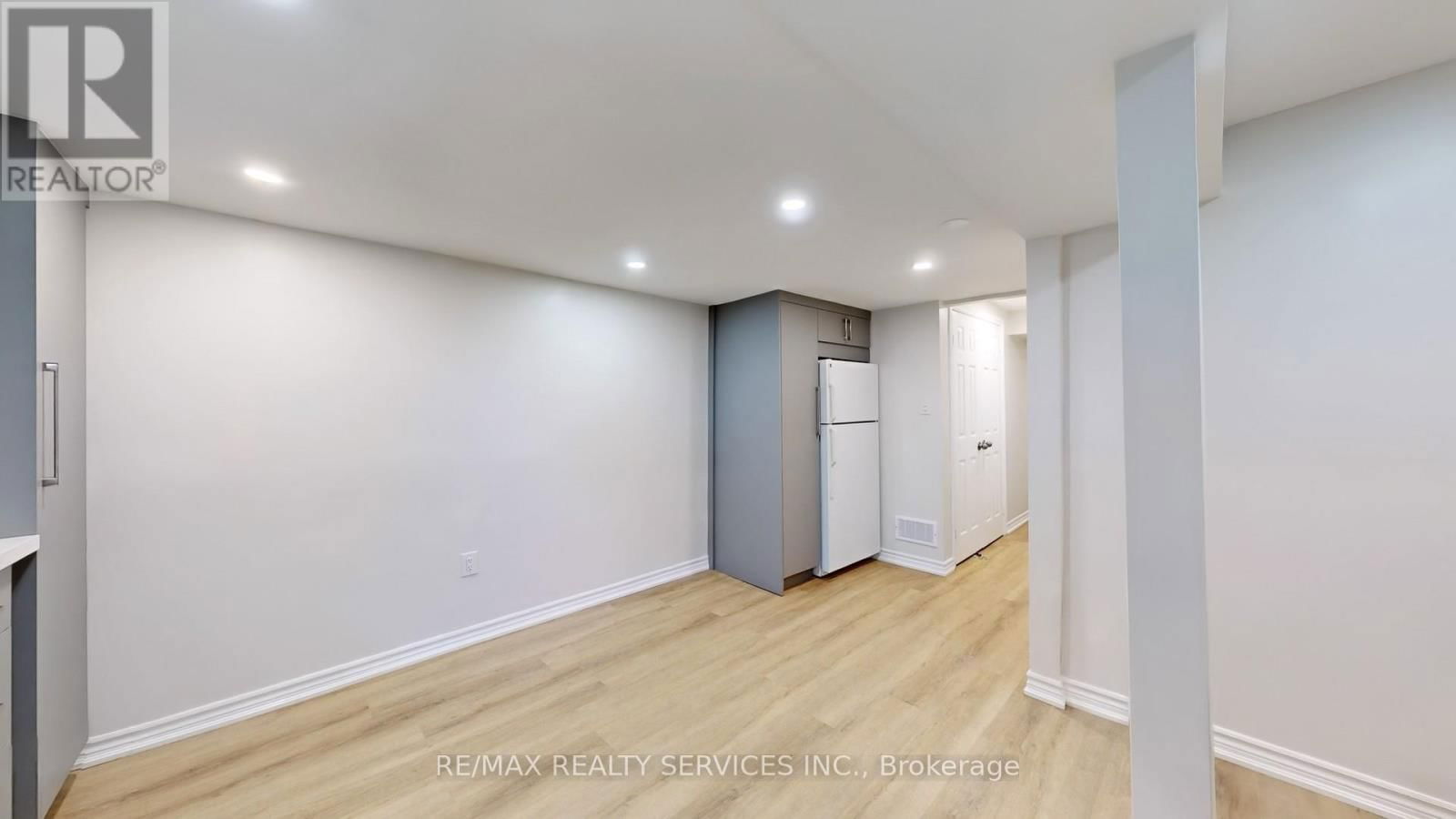 55 GREENWOOD CRESCENT Image 25