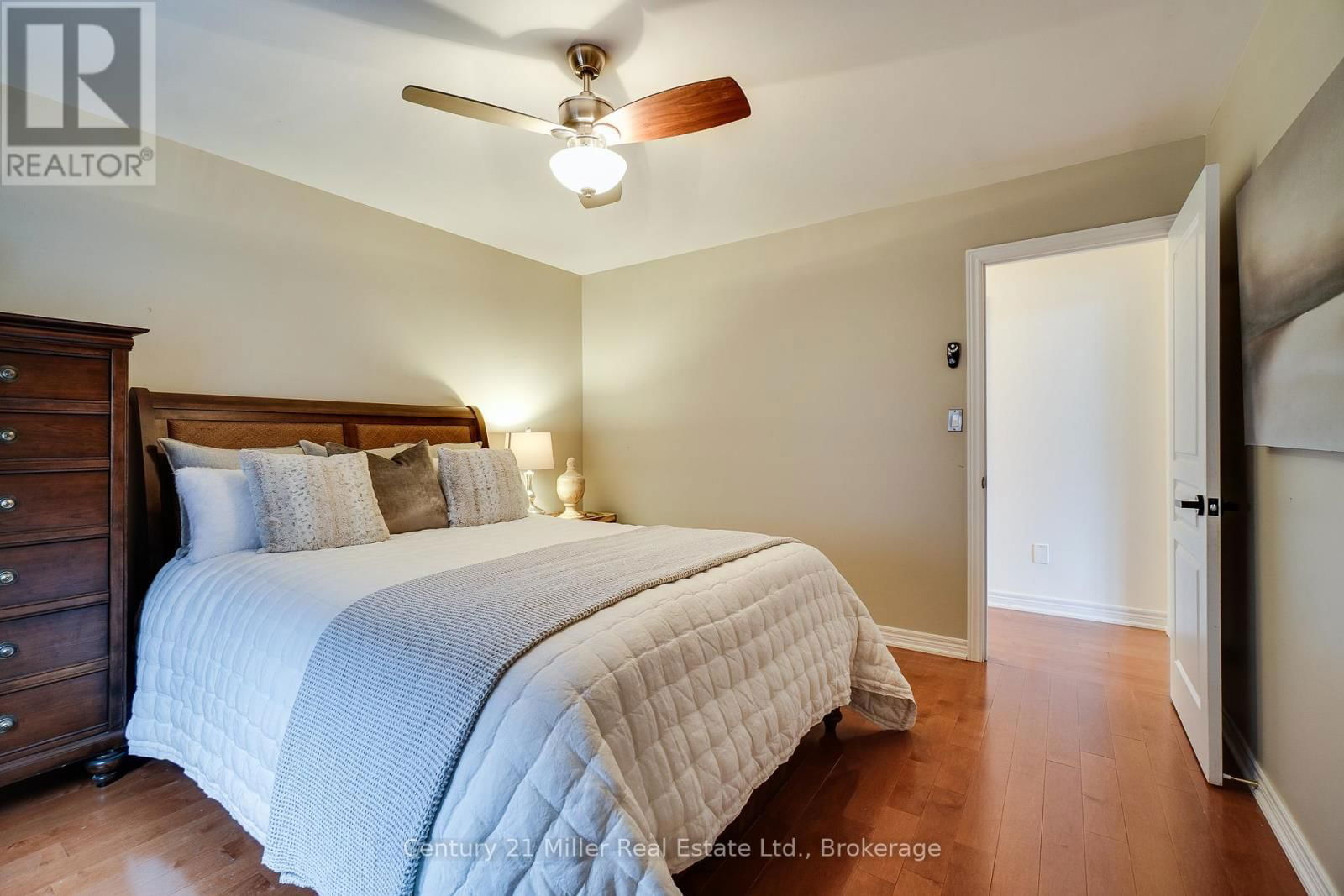 2301 HERTFORDSHIRE WAY Image 32