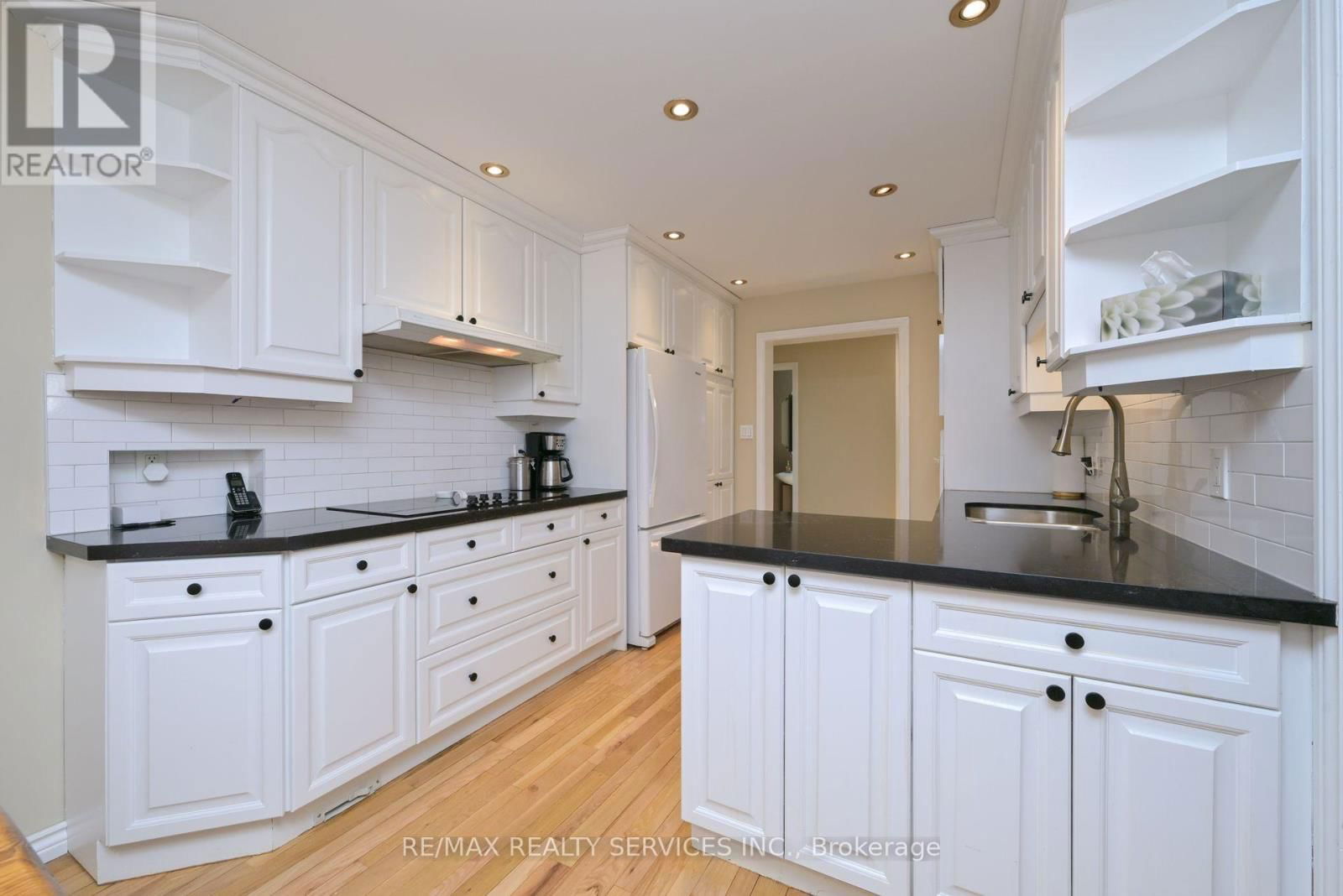 68 PRINCETON TERRACE Image 7