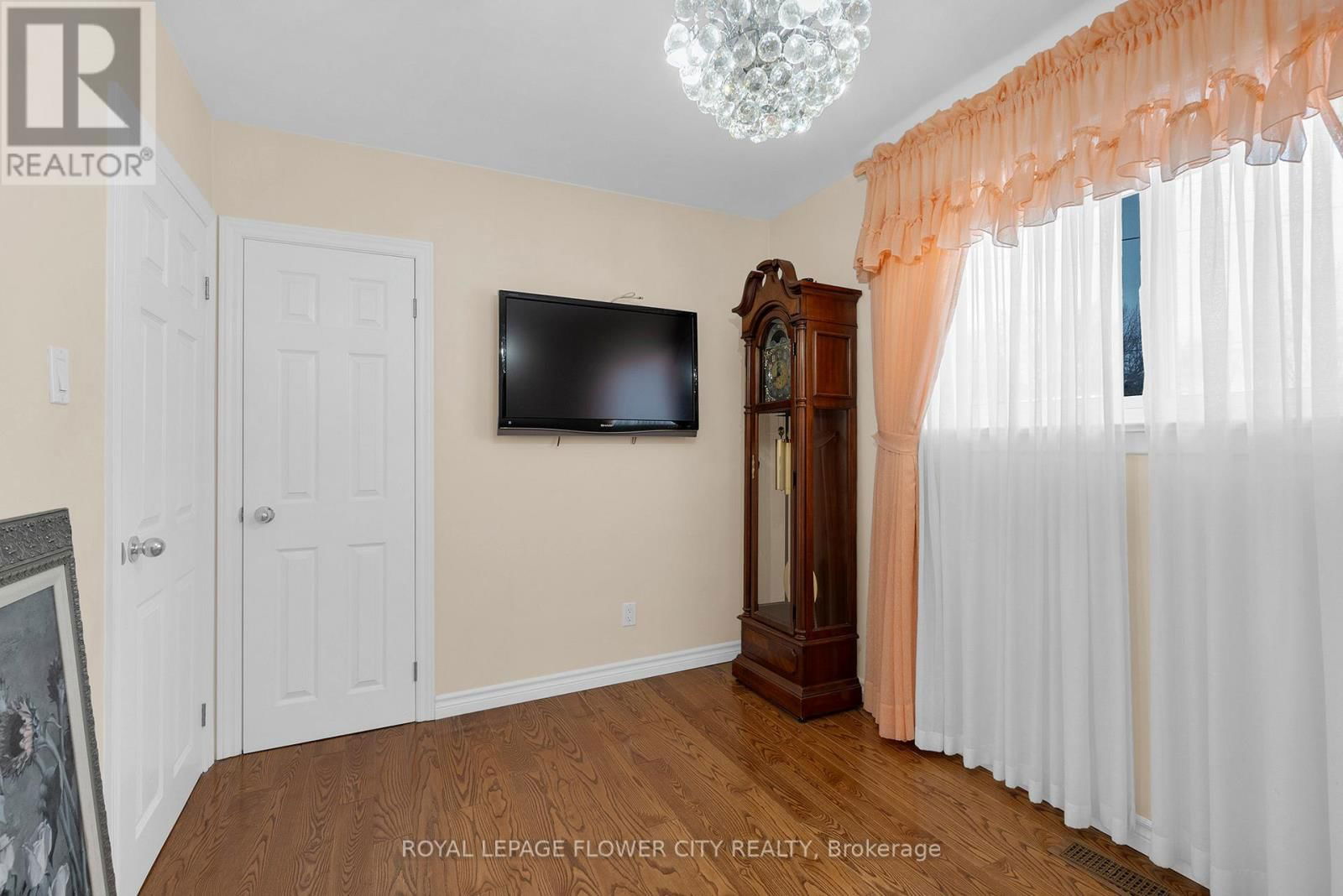 13 BAIRSTOW CRESCENT Image 22