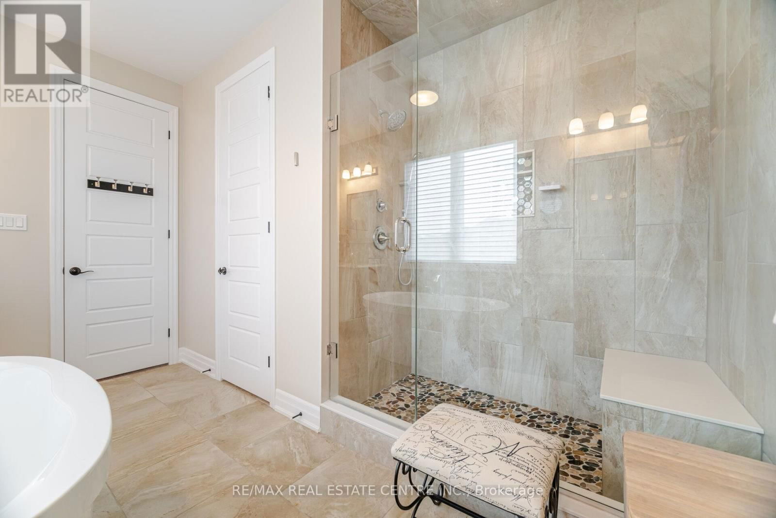 156 CAMELLIA CRESCENT Image 19