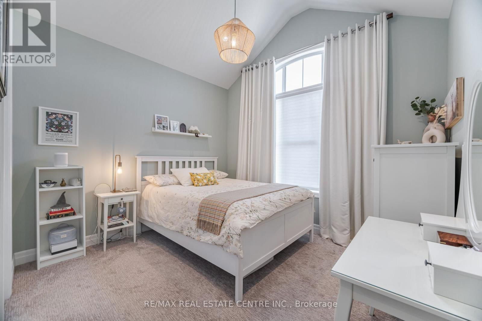 156 CAMELLIA CRESCENT Image 21