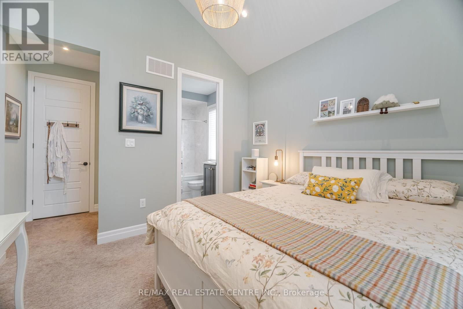 156 CAMELLIA CRESCENT Image 22