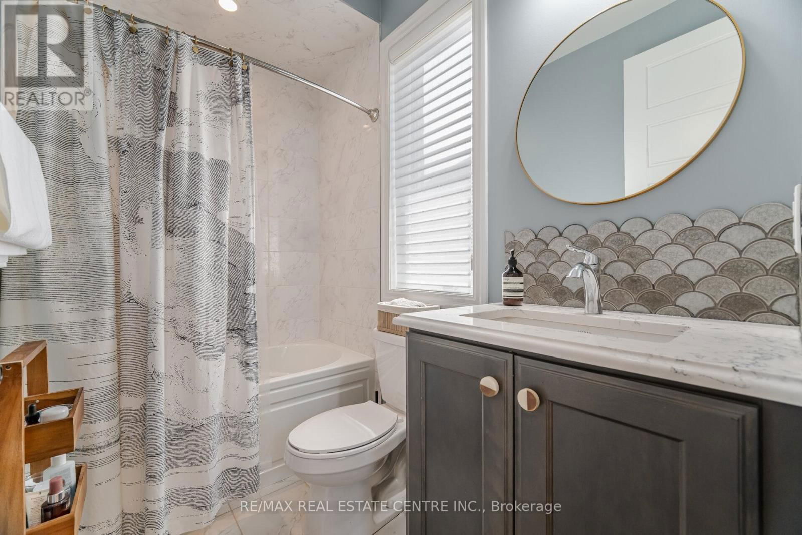 156 CAMELLIA CRESCENT Image 23