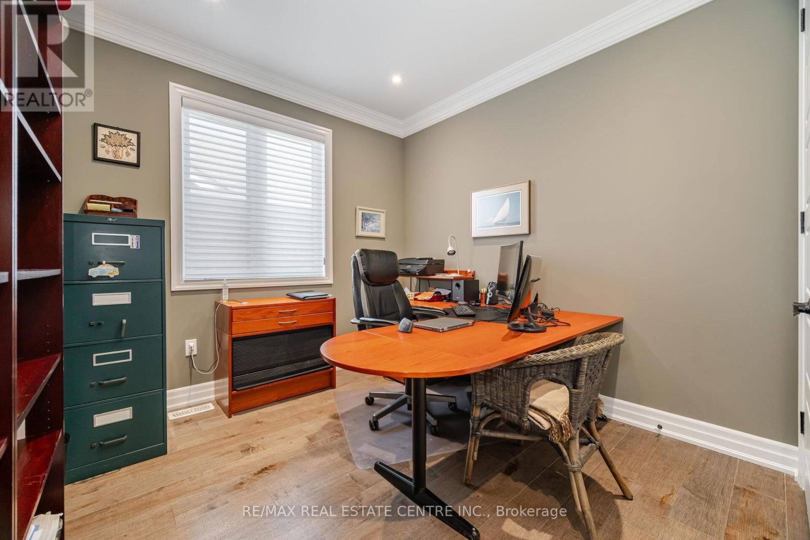 156 CAMELLIA CRESCENT Image 25