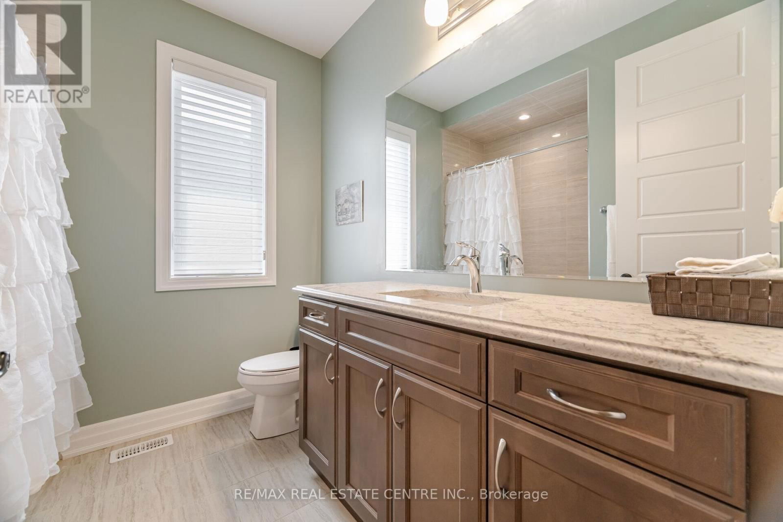 156 CAMELLIA CRESCENT Image 26