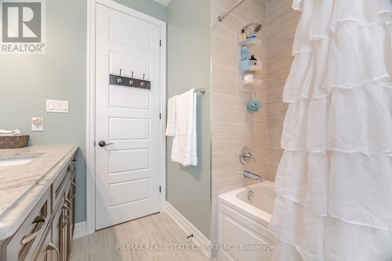 156 CAMELLIA CRESCENT Image 27