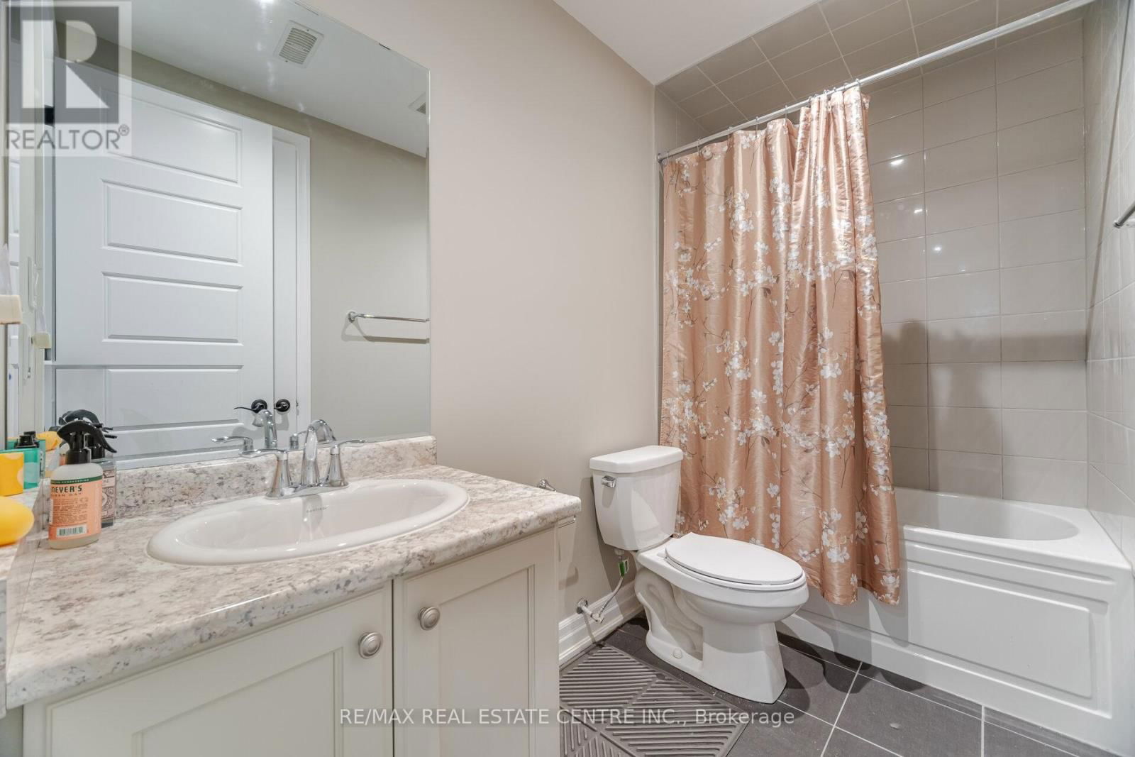 156 CAMELLIA CRESCENT Image 31