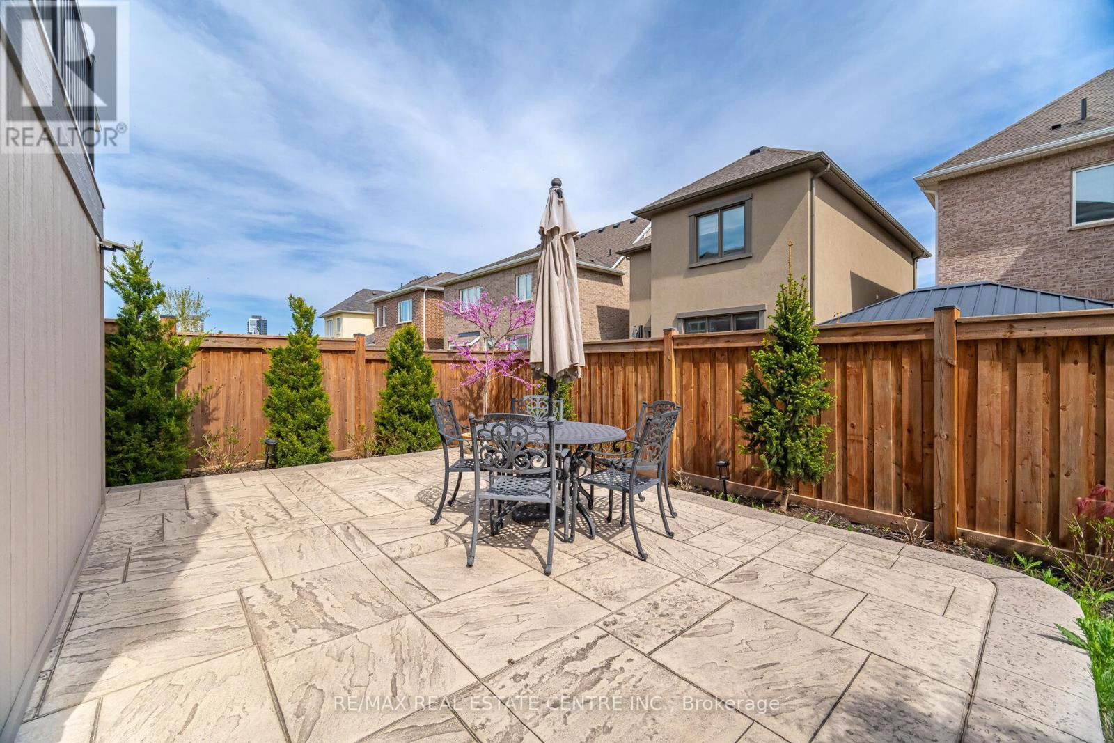 156 CAMELLIA CRESCENT Image 38