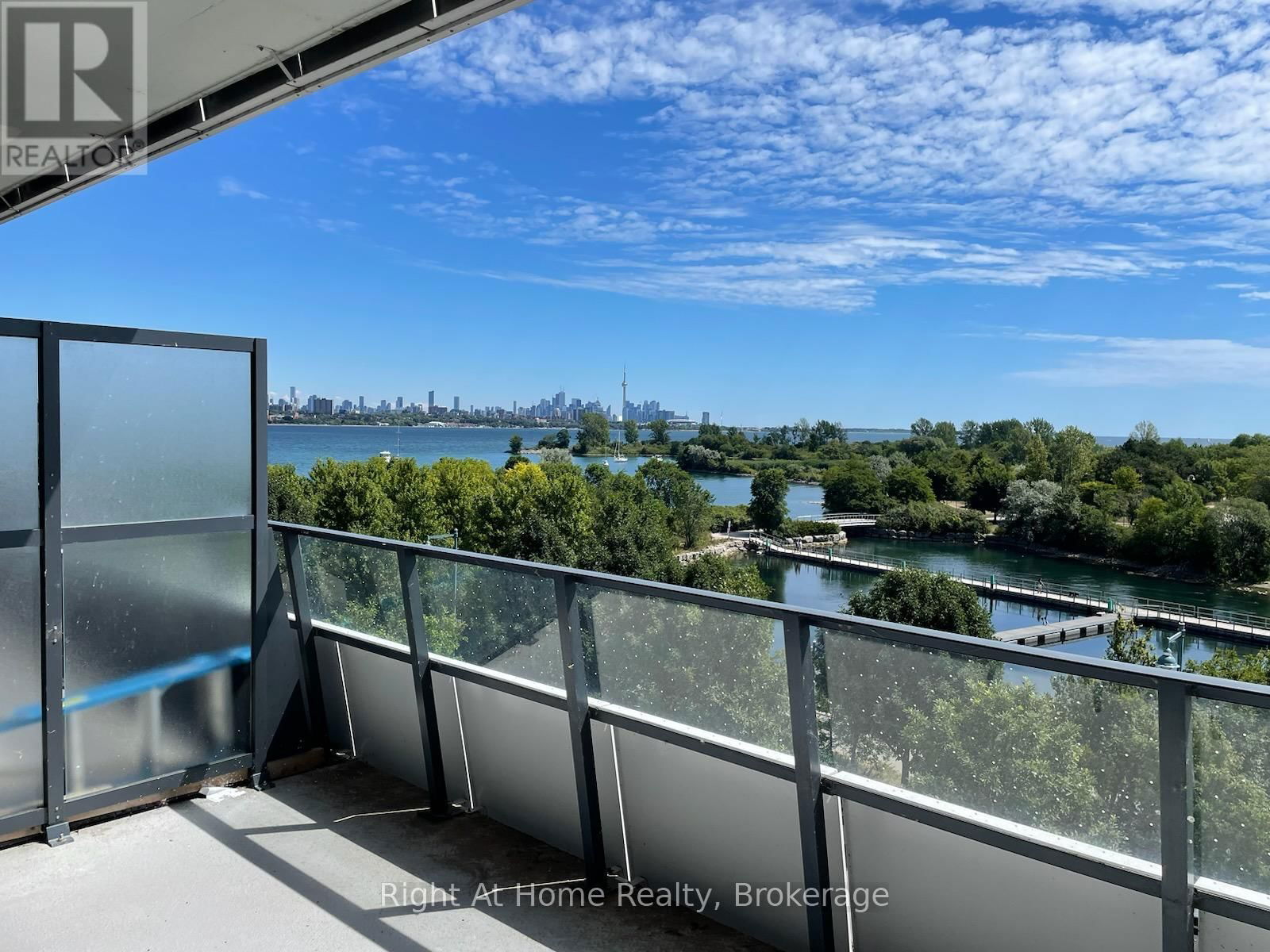 310 - 20 SHORE BREEZE DRIVE Image 2