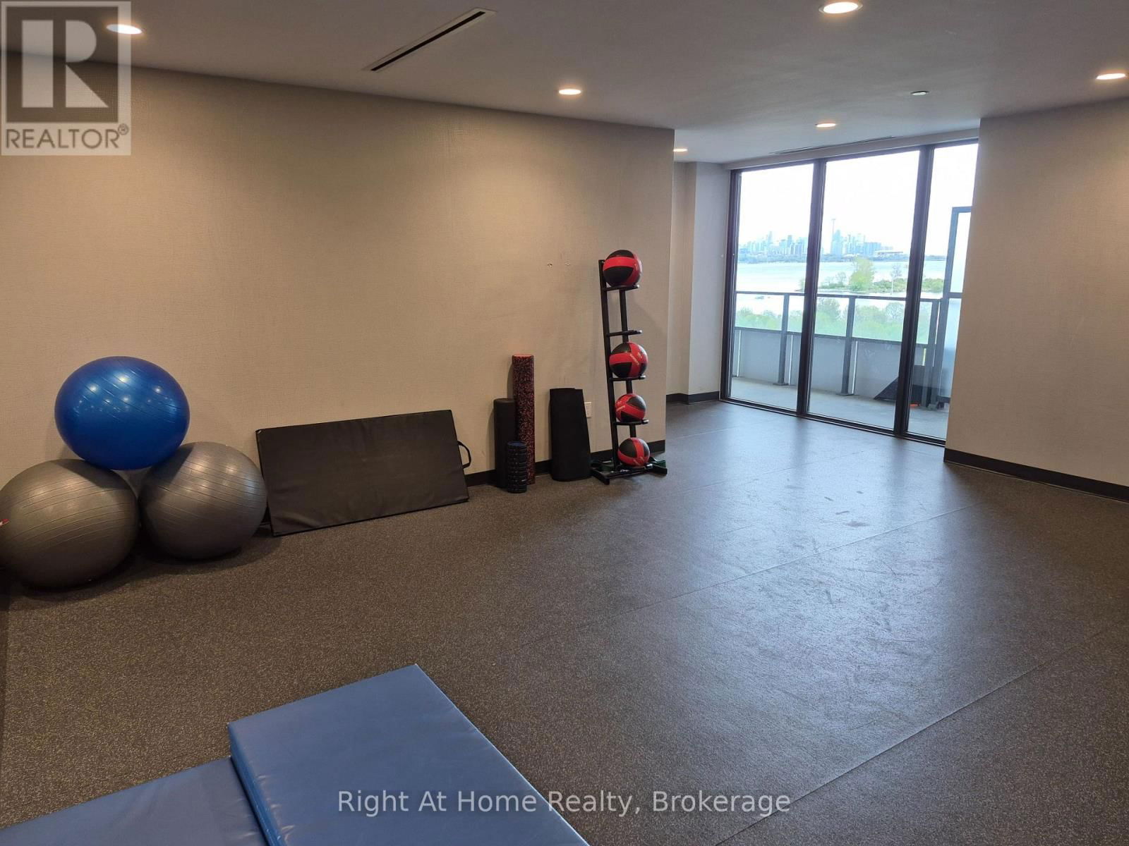 310 - 20 SHORE BREEZE DRIVE Image 27