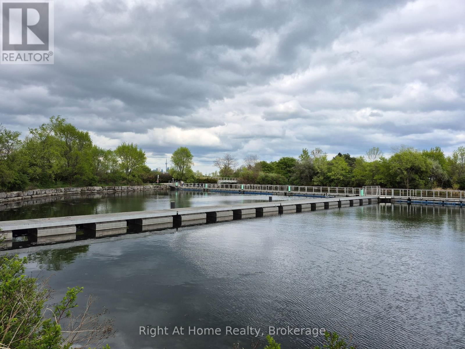310 - 20 SHORE BREEZE DRIVE Image 31