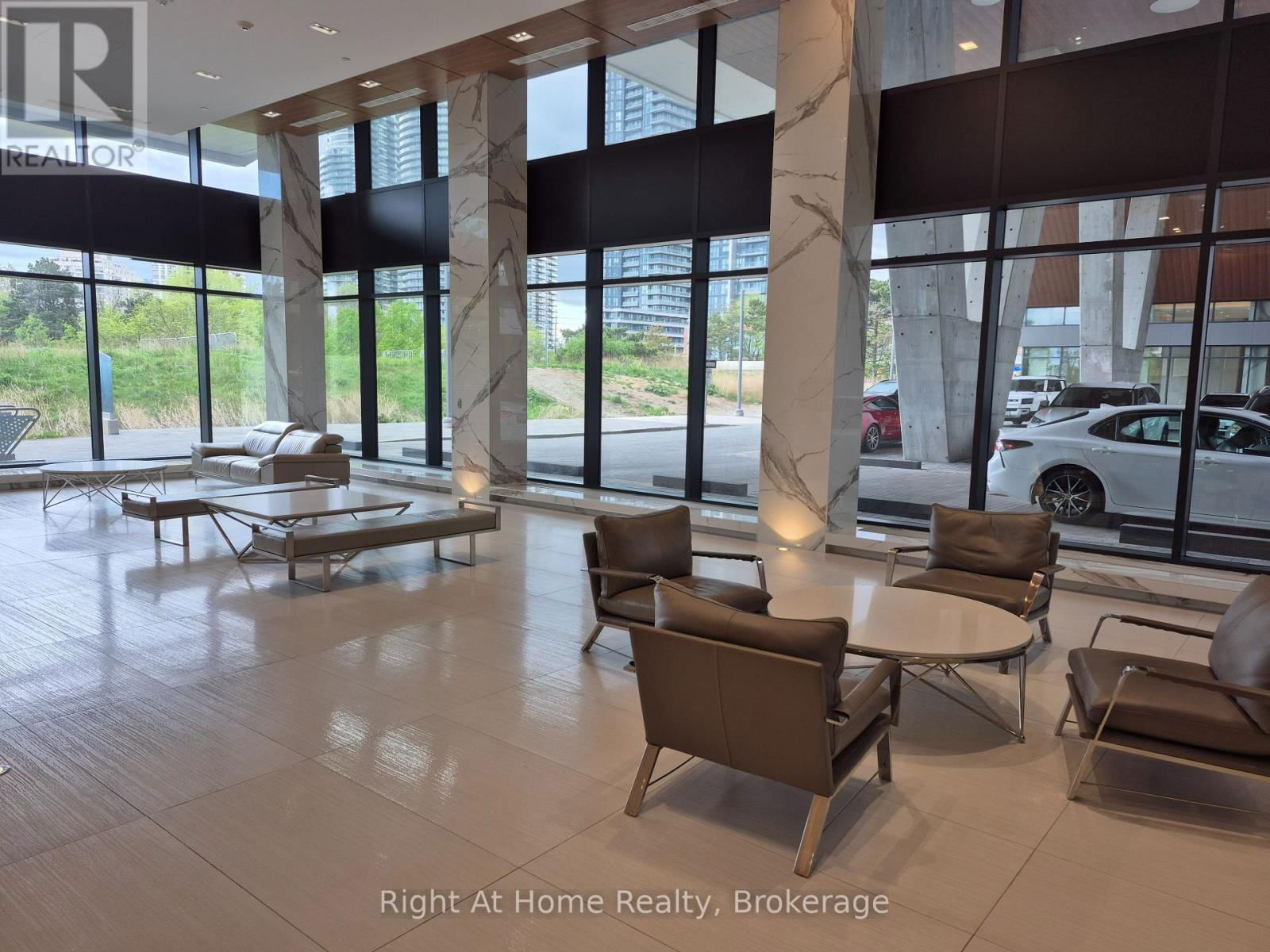 310 - 20 SHORE BREEZE DRIVE Image 6