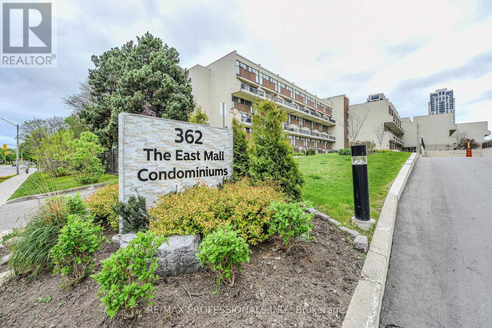 302 - 362 THE EAST MALL Image 1
