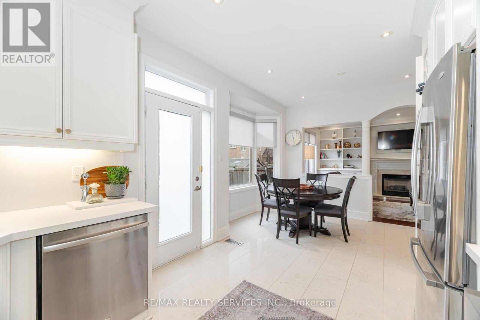 57 HAWKRIDGE TRAIL Image 15