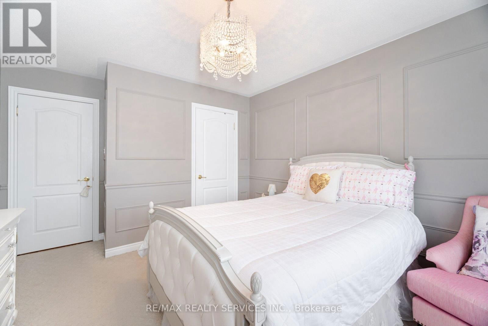 57 HAWKRIDGE TRAIL Image 36