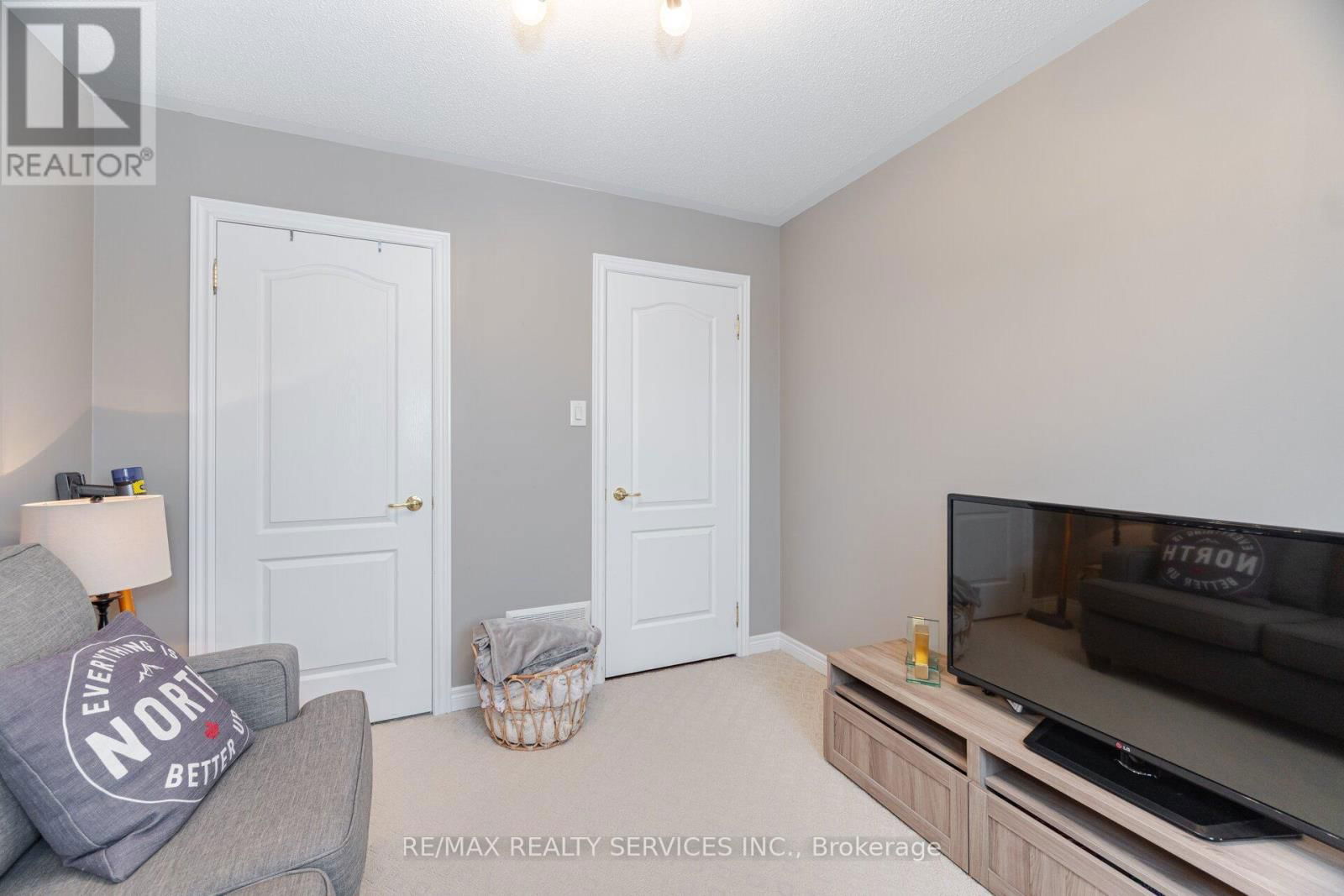 57 HAWKRIDGE TRAIL Image 38