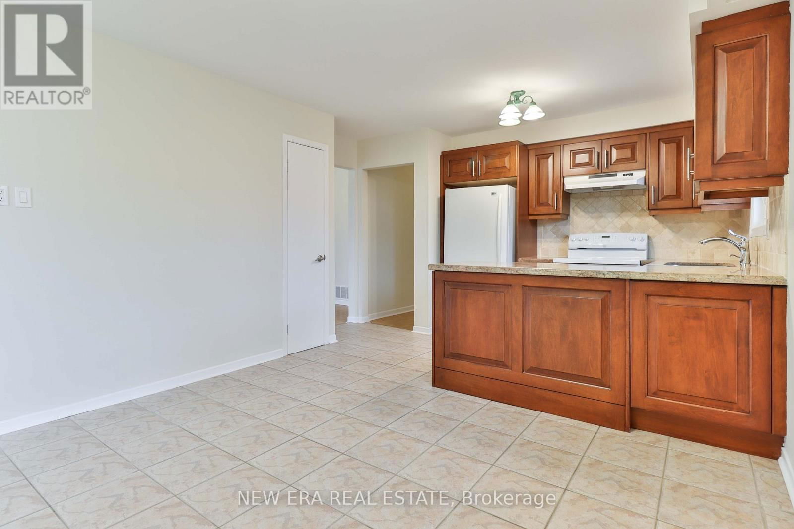 2559 KINGSBERRY CRESCENT Image 3