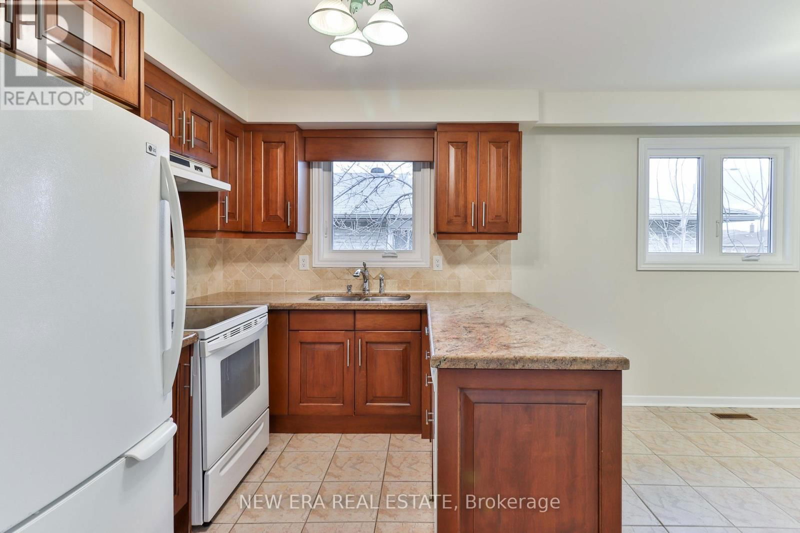 2559 KINGSBERRY CRESCENT Image 4