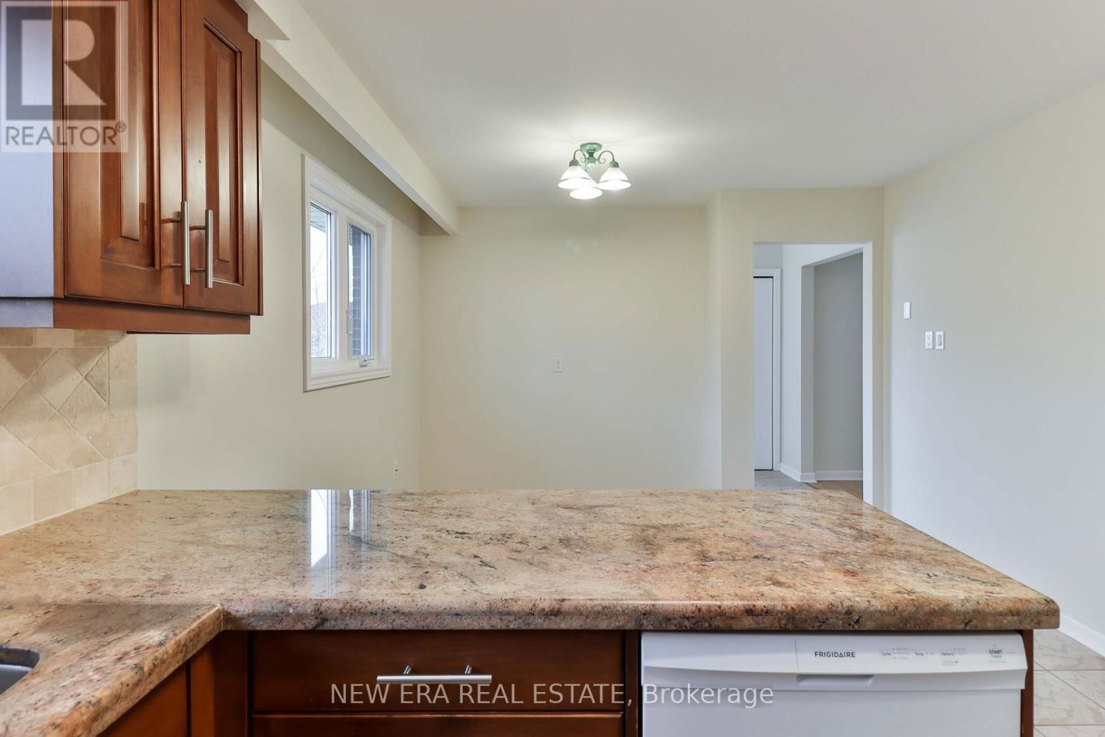 2559 KINGSBERRY CRESCENT Image 5
