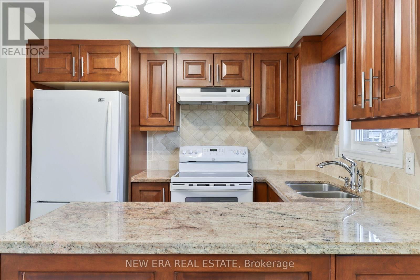 2559 KINGSBERRY CRESCENT Image 6