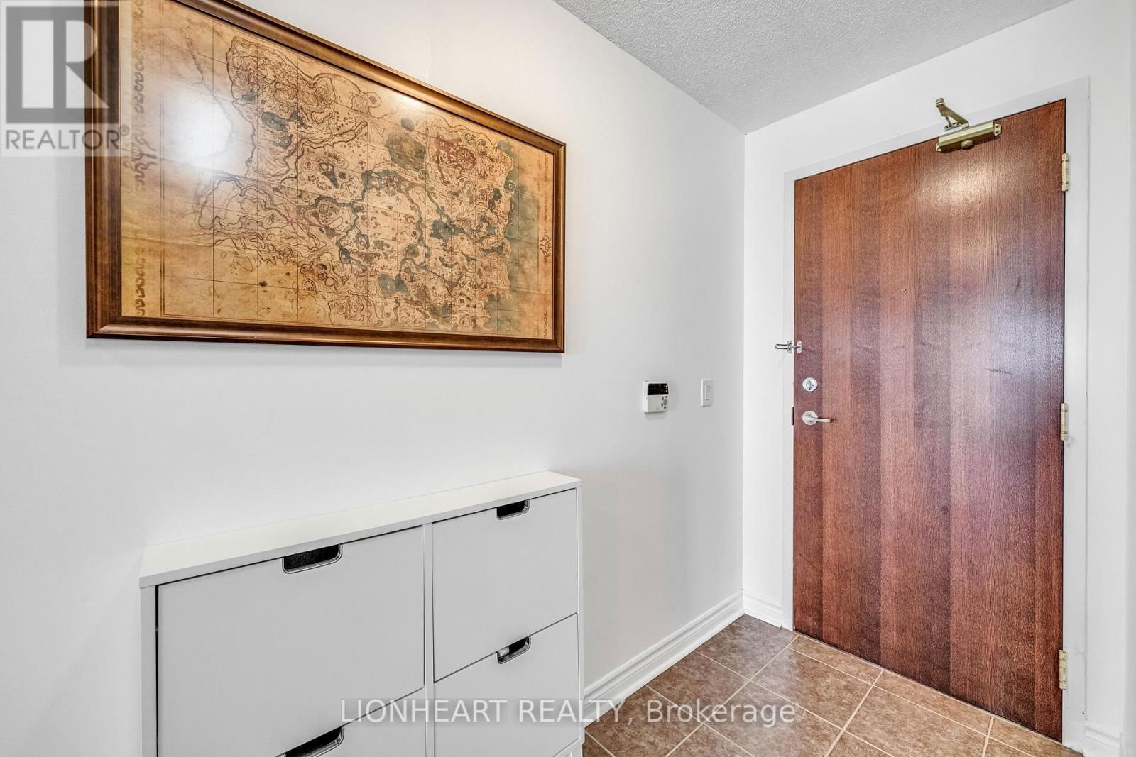709 - 5 MICHAEL POWER PLACE Image 3