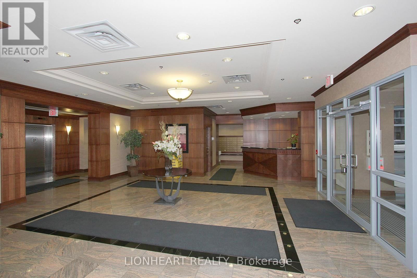 709 - 5 MICHAEL POWER PLACE Image 36
