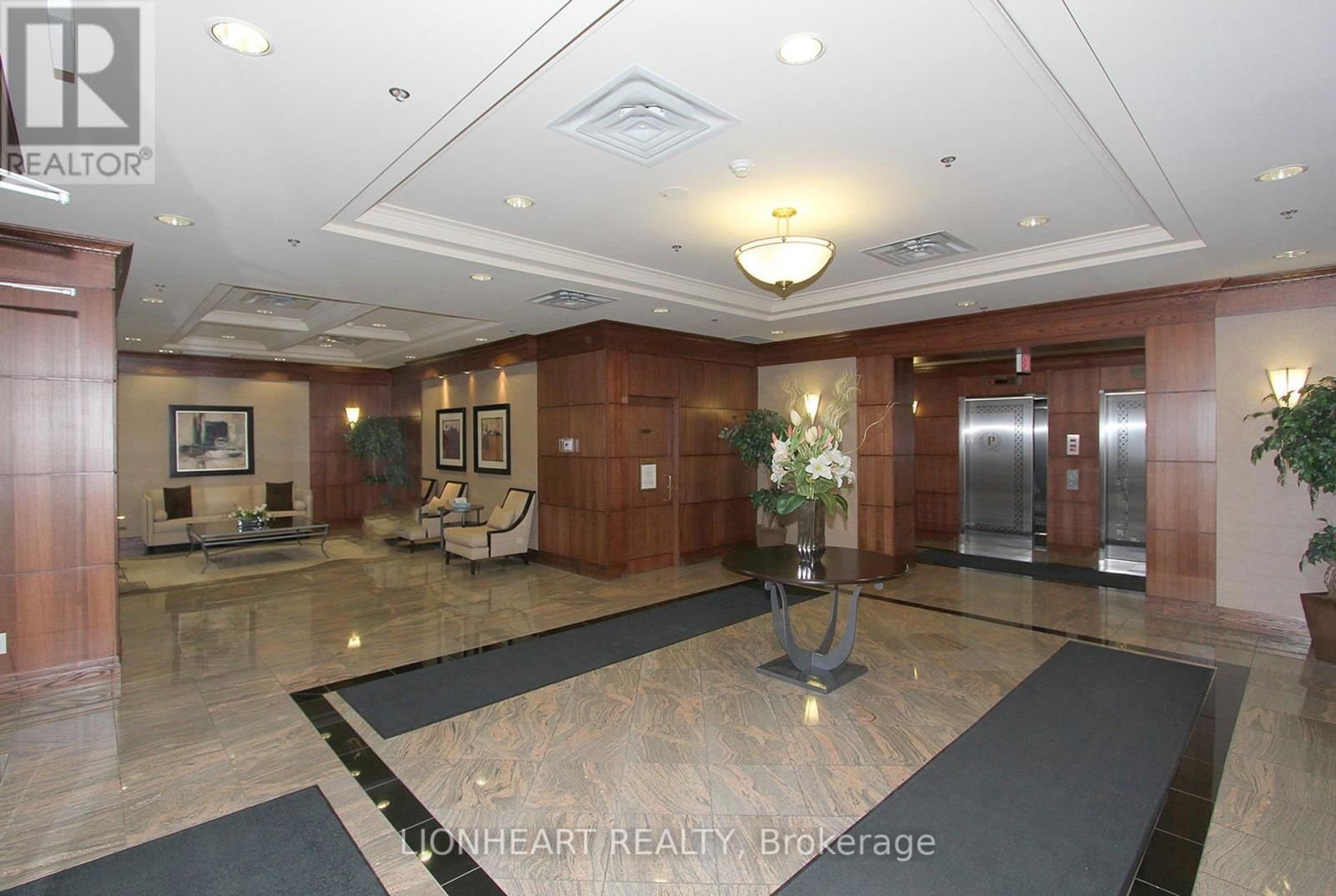 709 - 5 MICHAEL POWER PLACE Image 37