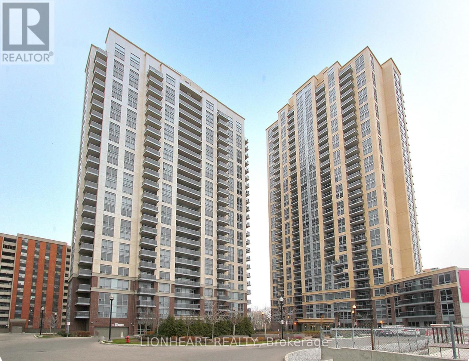 709 - 5 MICHAEL POWER PLACE Image 38