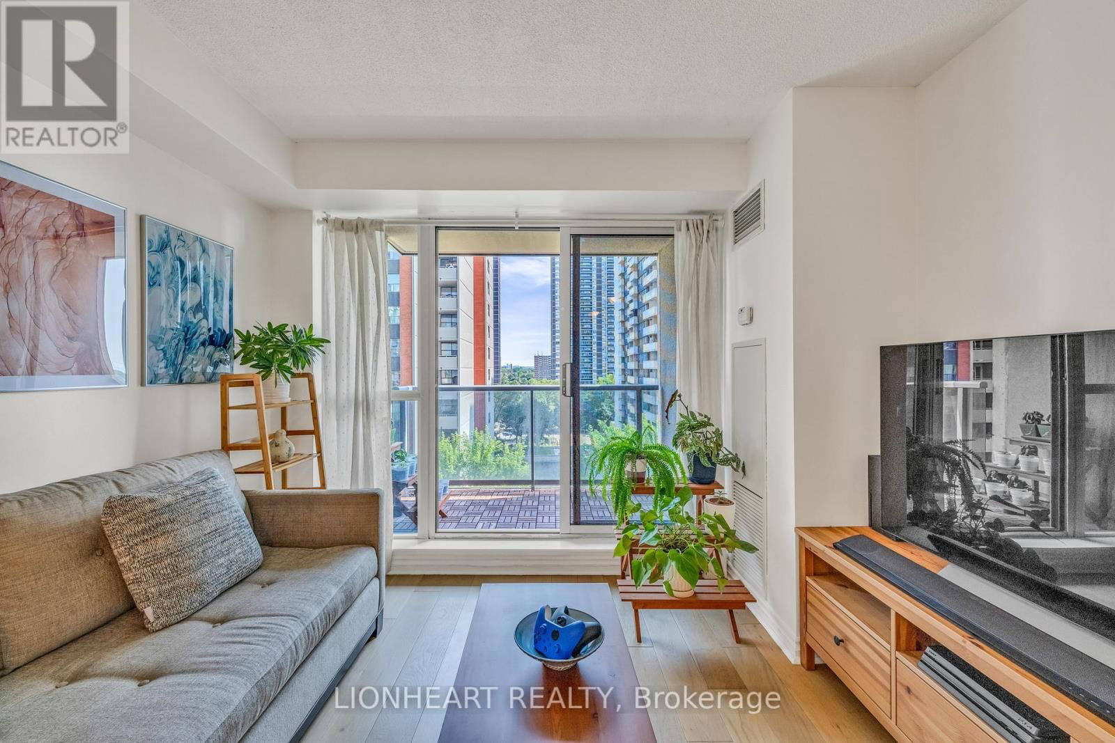 709 - 5 MICHAEL POWER PLACE Image 6