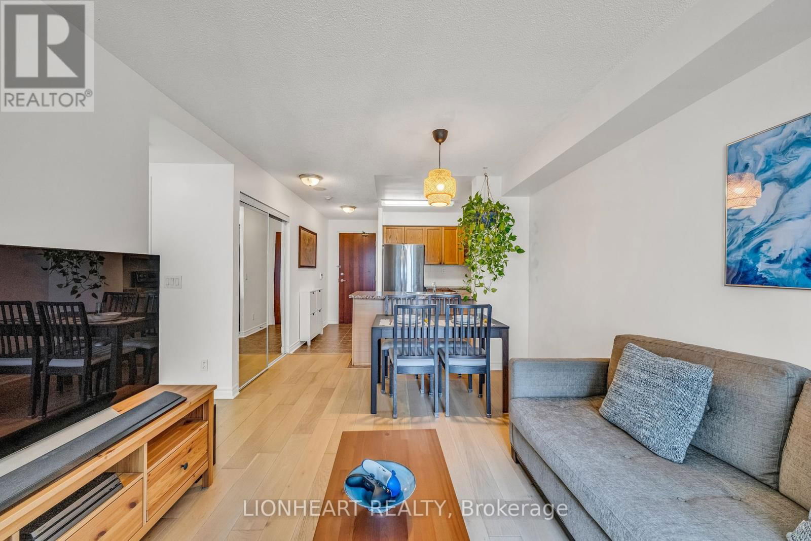 709 - 5 MICHAEL POWER PLACE Image 8