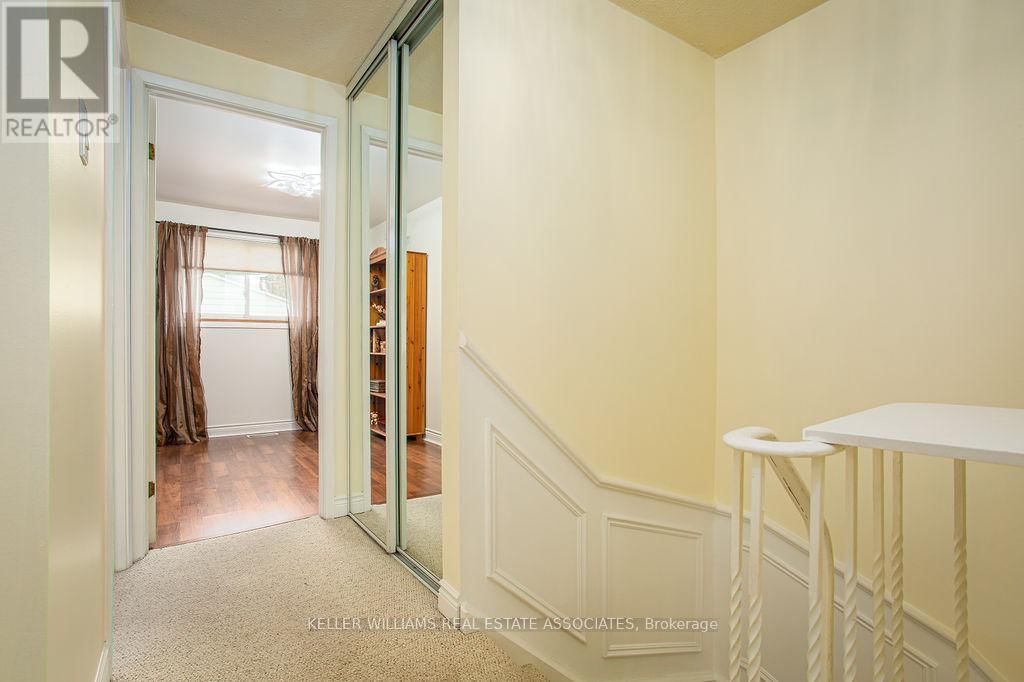 3 - 2216 UPPER MIDDLE ROAD Image 16