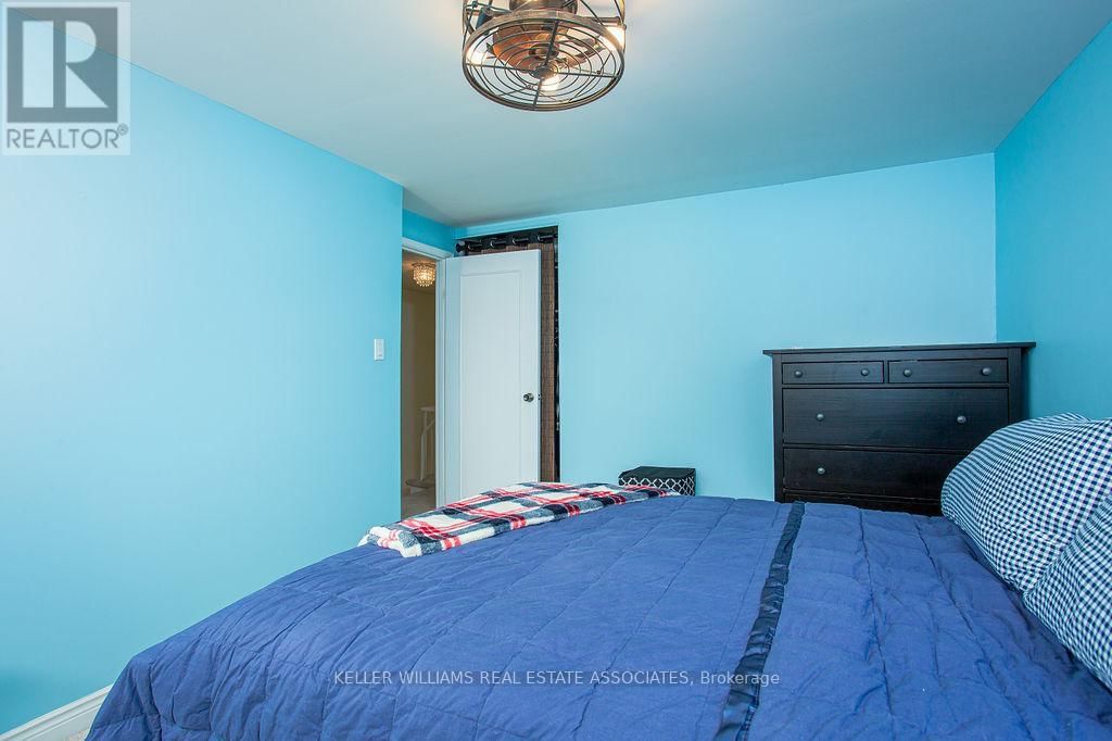 3 - 2216 UPPER MIDDLE ROAD Image 20
