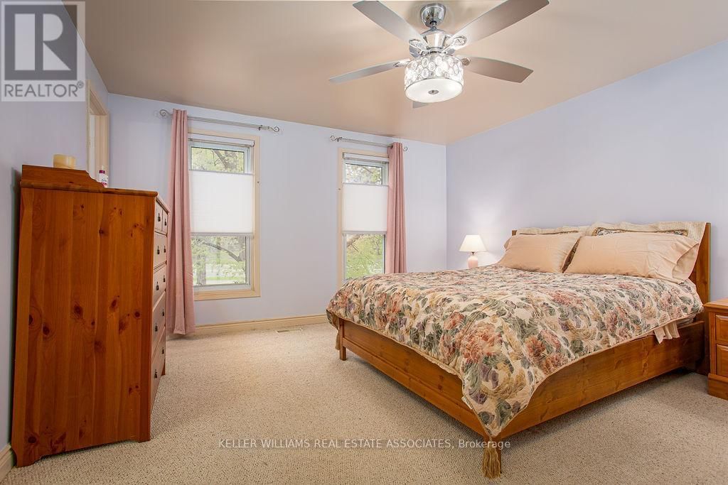 3 - 2216 UPPER MIDDLE ROAD Image 22
