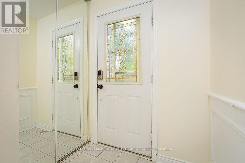 3 - 2216 UPPER MIDDLE ROAD Image 3