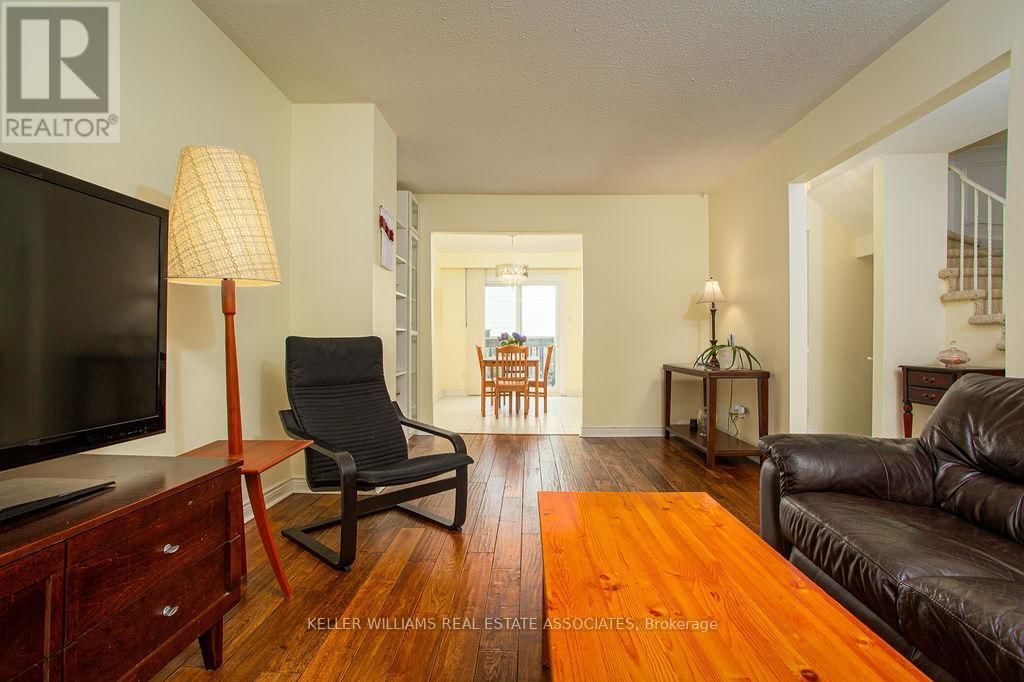 3 - 2216 UPPER MIDDLE ROAD Image 8