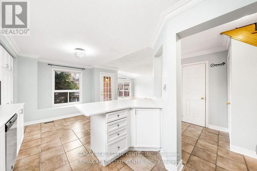 49 HOLLOWGROVE BOULEVARD Image 11