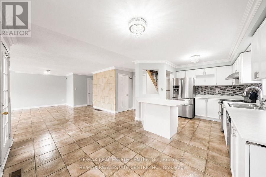 49 HOLLOWGROVE BOULEVARD Image 12