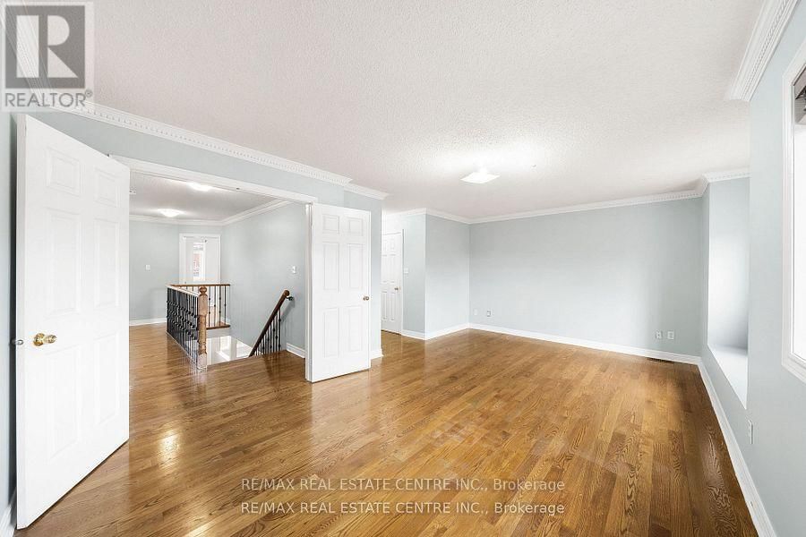 49 HOLLOWGROVE BOULEVARD Image 17