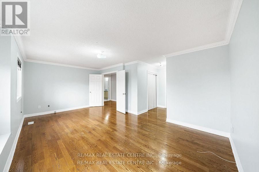 49 HOLLOWGROVE BOULEVARD Image 18