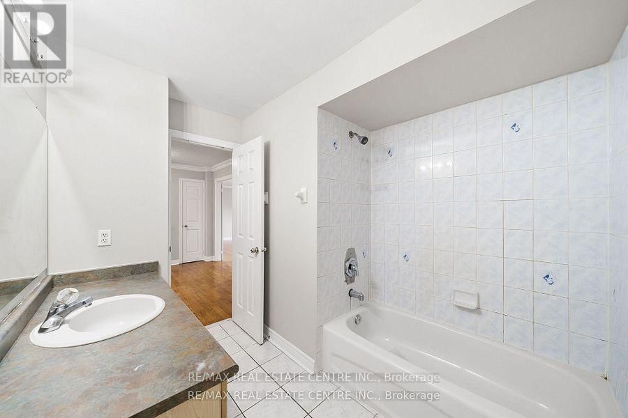 49 HOLLOWGROVE BOULEVARD Image 25