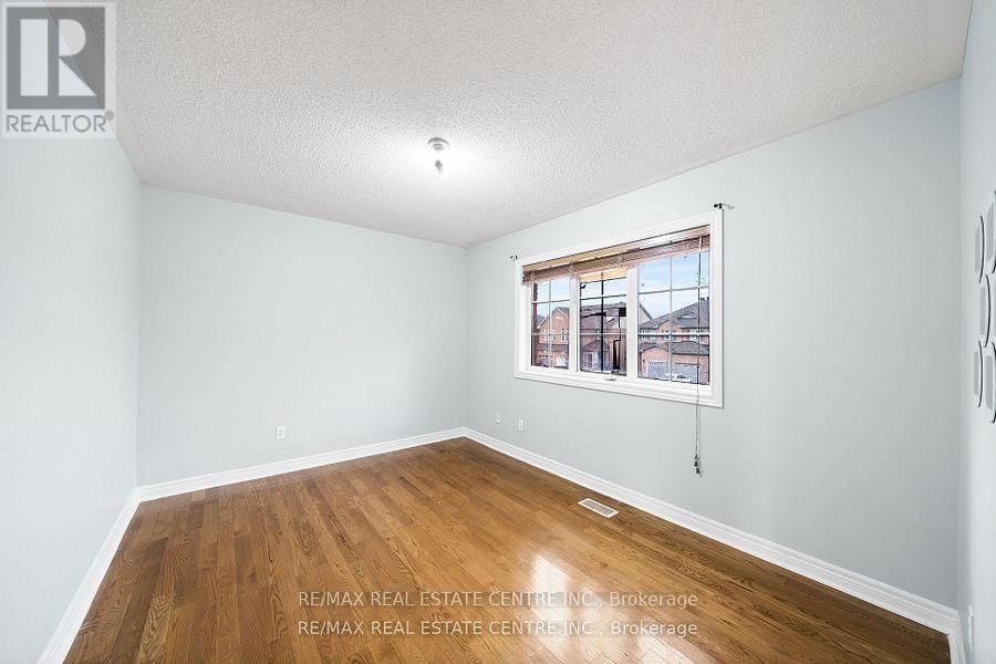 49 HOLLOWGROVE BOULEVARD Image 26